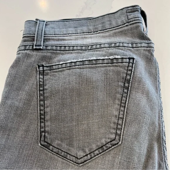 CURRENT/ELLIOT The Cropped Straight Jeans w/ Frayed Hem,‎ Grey, 27